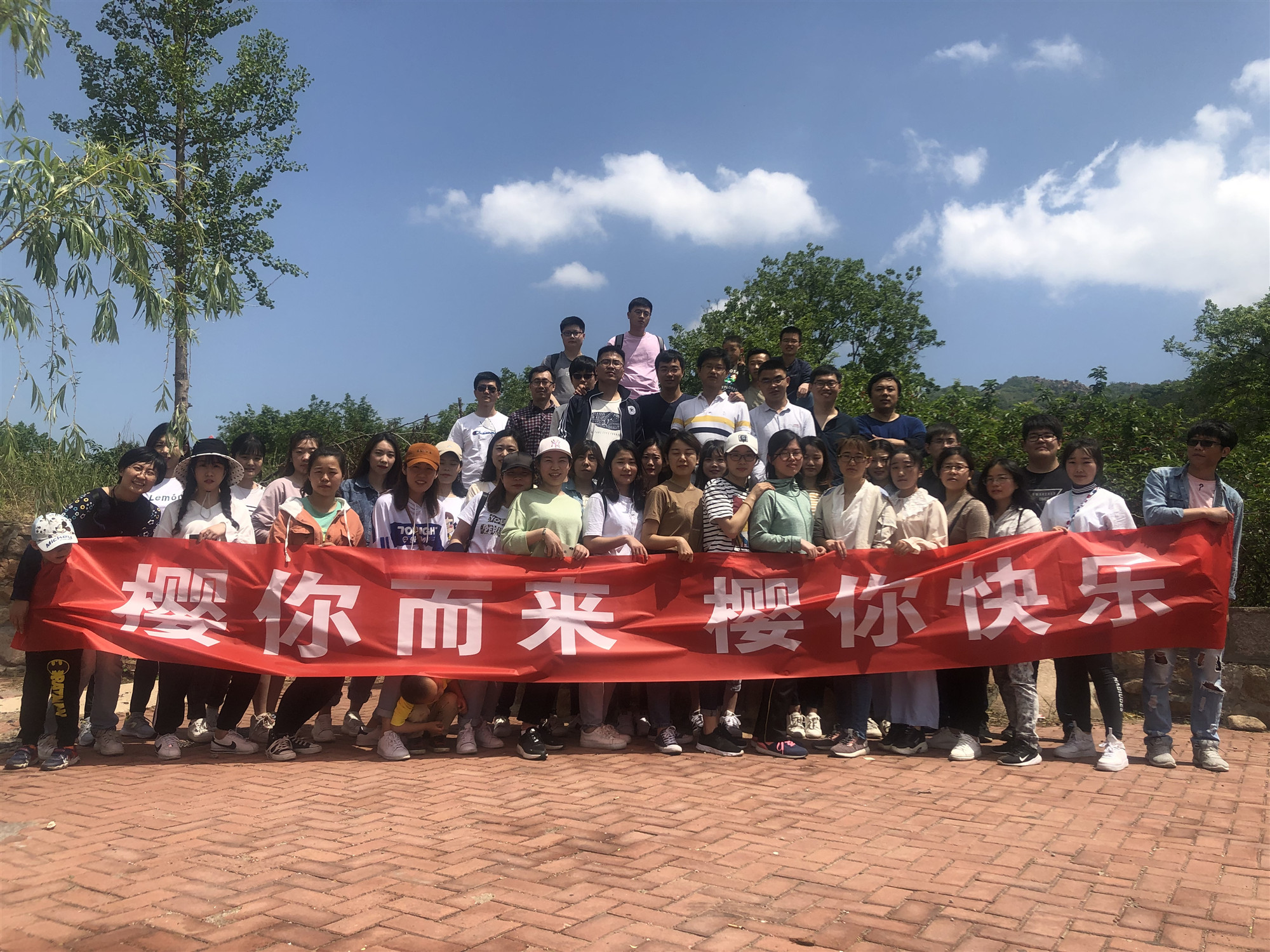 青島網信——齊心協力，不離不棄，夢想路上一起(qǐ)同行