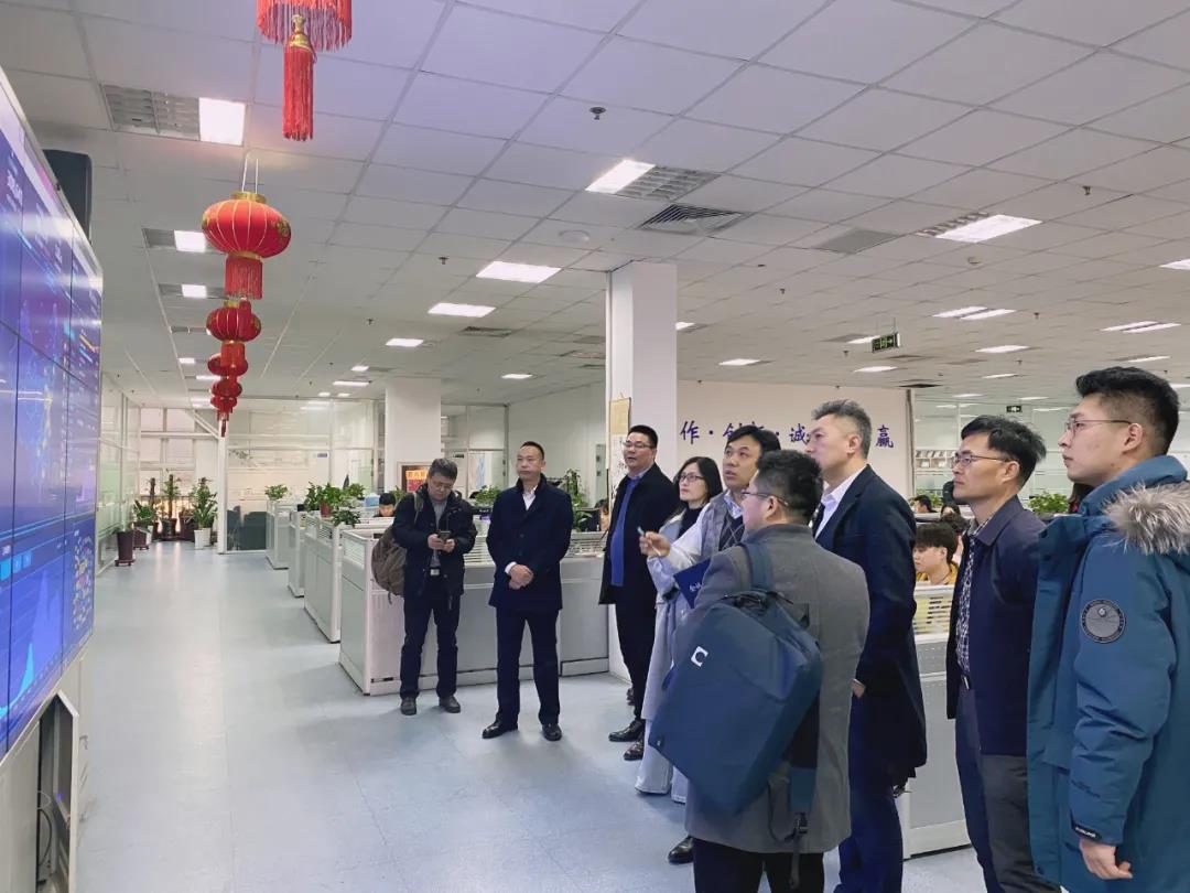 青島大學(xué)國(guó)家級特聘教授薛楊一行赴網信科技參觀交流